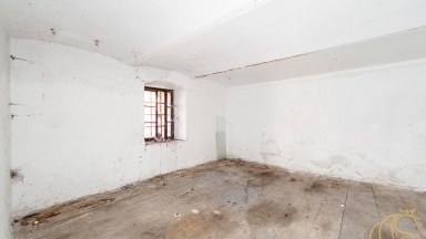 Rodinný dům s příslušenstvím a pozemky, Budišov