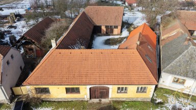 Rodinný dům s příslušenstvím a pozemky, Budišov