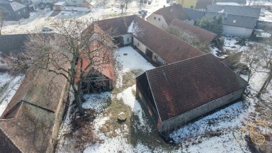 Rodinný dům s příslušenstvím a pozemky, Budišov