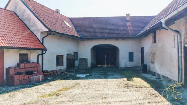 Rodinný dům s příslušenstvím a pozemky, Budišov