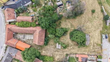 Rodinný dům s příslušenstvím a pozemky, Budišov