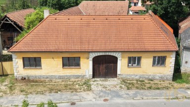 Rodinný dům s příslušenstvím a pozemky, Budišov