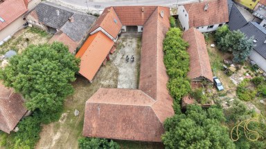 Rodinný dům s příslušenstvím a pozemky, Budišov