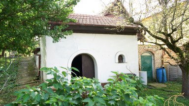 Prodej pozemku, vinice a sklepa, Valtice